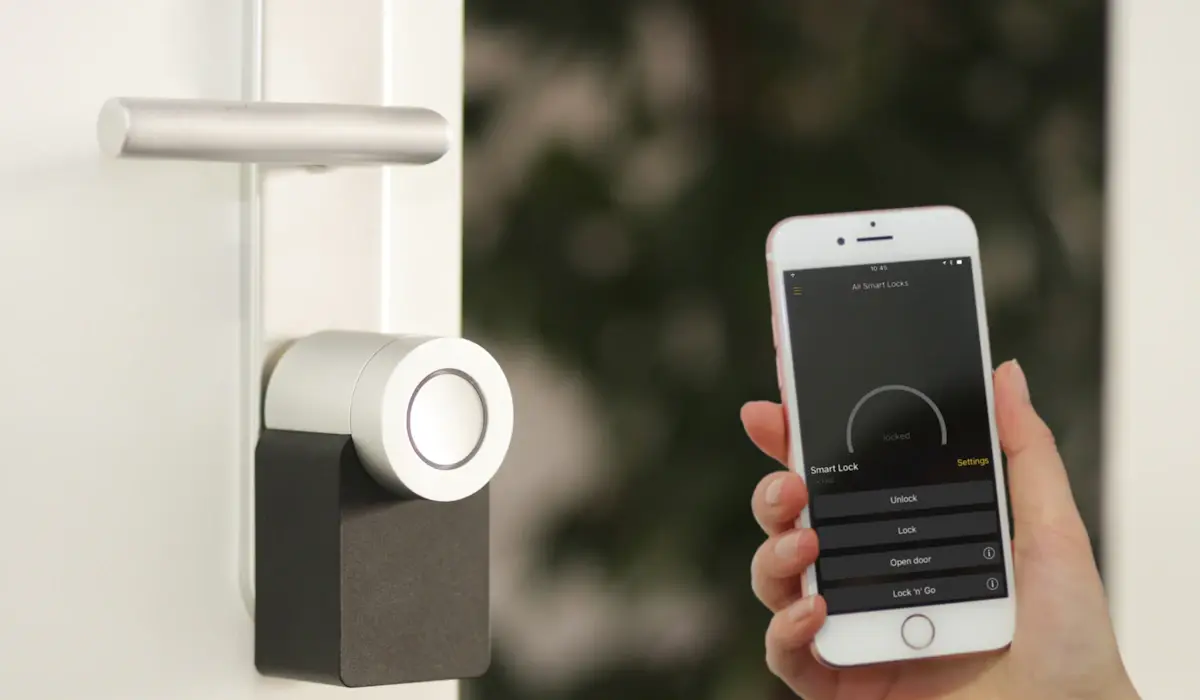 Smart home security — Vivint smart lock and app control